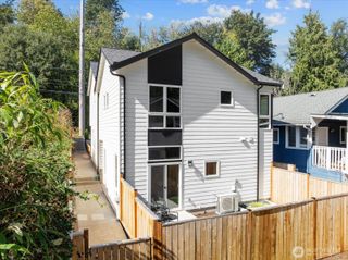 5984 26th Avenue SW #B, Seattle, WA 98106