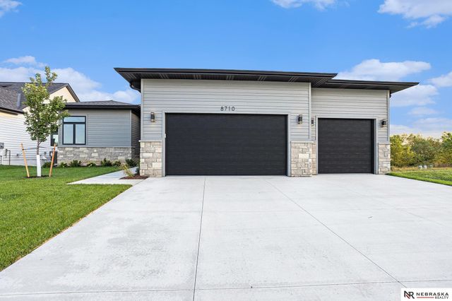 8710 Dragonfly Lane, Lincoln, NE 68526