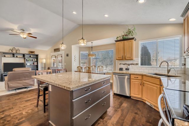 1388 W PALMER PARK LN, South Jordan, UT 84095