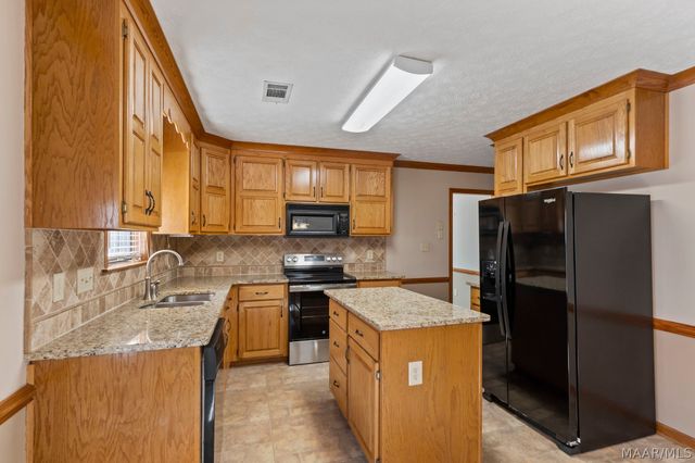1715 PEBBLE CREEK Drive, Prattville, AL 36066