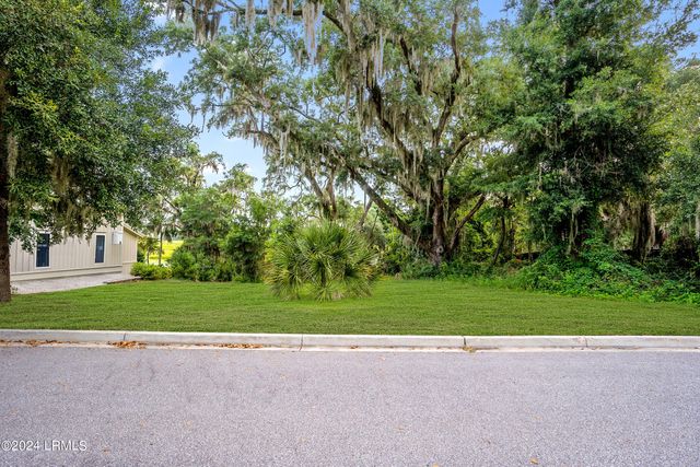 2 Creeks End Lane, Beaufort, SC 29902