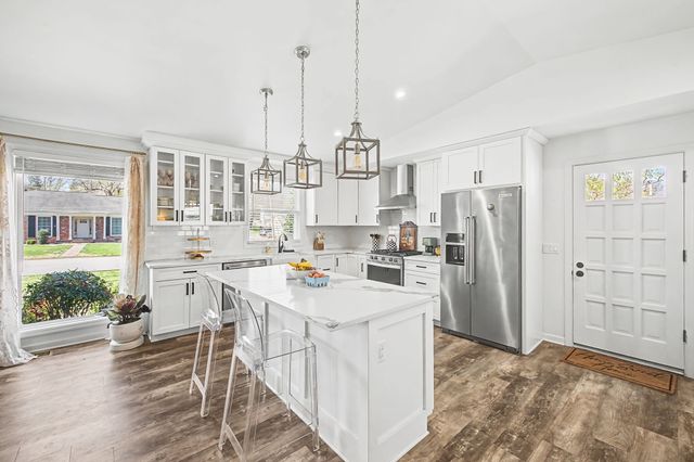 900 Neuhoff Ln, Nashville, TN 37205