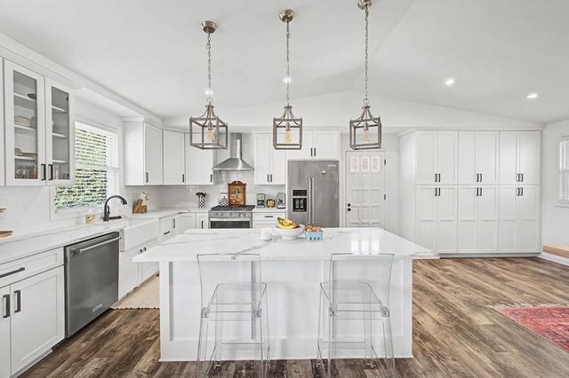 900 Neuhoff Ln, Nashville, TN 37205