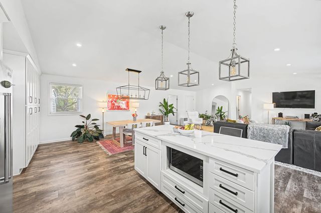 900 Neuhoff Ln, Nashville, TN 37205