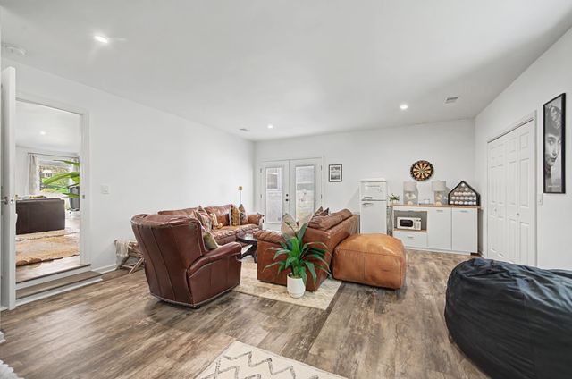 900 Neuhoff Ln, Nashville, TN 37205