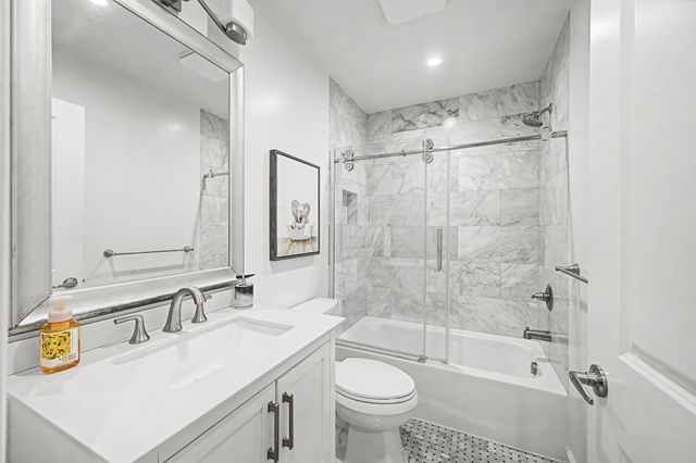 900 Neuhoff Ln, Nashville, TN 37205