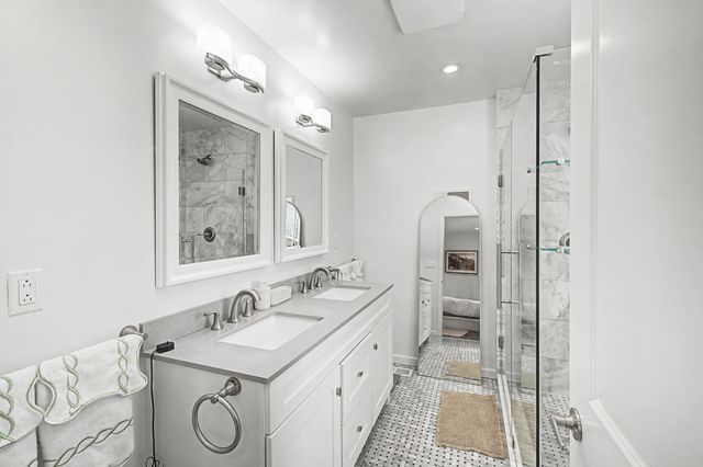 900 Neuhoff Ln, Nashville, TN 37205