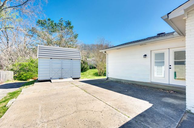 900 Neuhoff Ln, Nashville, TN 37205