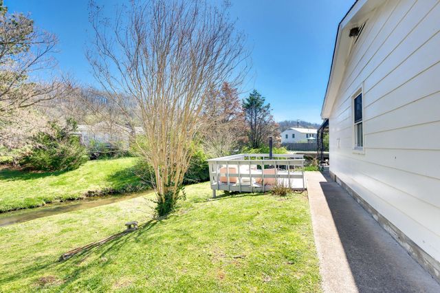 900 Neuhoff Ln, Nashville, TN 37205