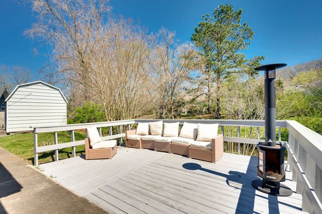 900 Neuhoff Ln, Nashville, TN 37205