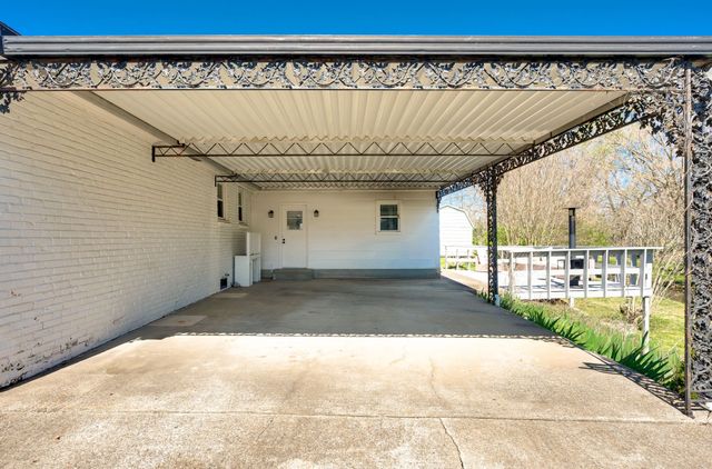 900 Neuhoff Ln, Nashville, TN 37205