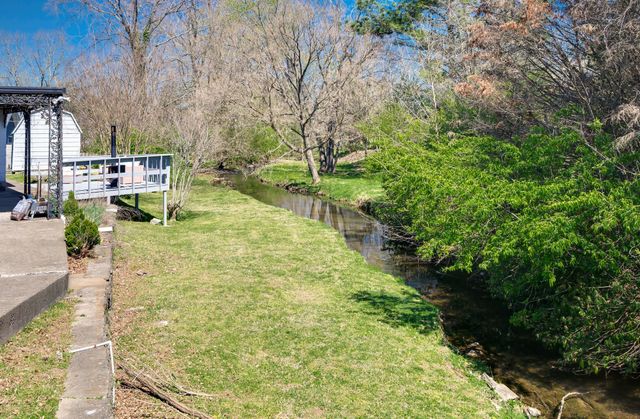 900 Neuhoff Ln, Nashville, TN 37205