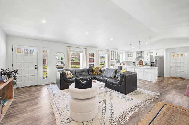 900 Neuhoff Ln, Nashville, TN 37205