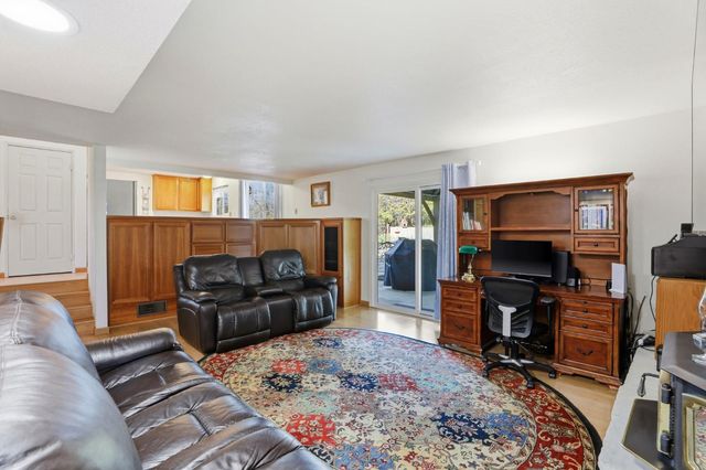 9961 Quail Hill Dr, Newcastle, CA 95658