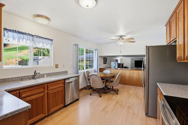 9961 Quail Hill Dr, Newcastle, CA 95658