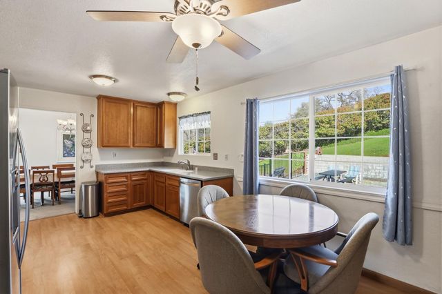 9961 Quail Hill Dr, Newcastle, CA 95658