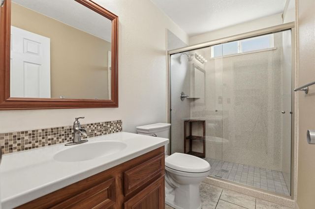 9961 Quail Hill Dr, Newcastle, CA 95658