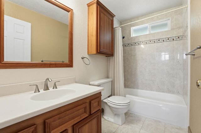 9961 Quail Hill Dr, Newcastle, CA 95658