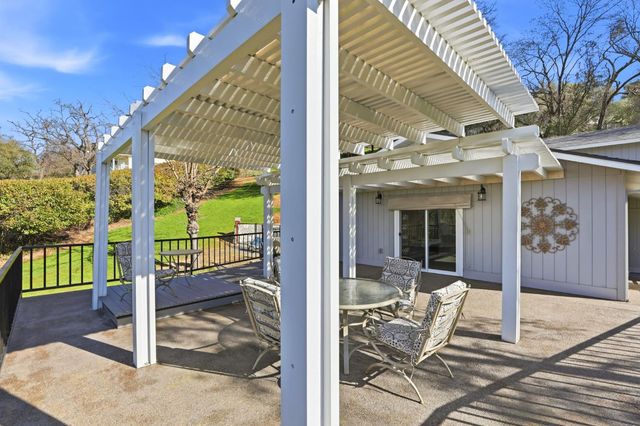 9961 Quail Hill Dr, Newcastle, CA 95658