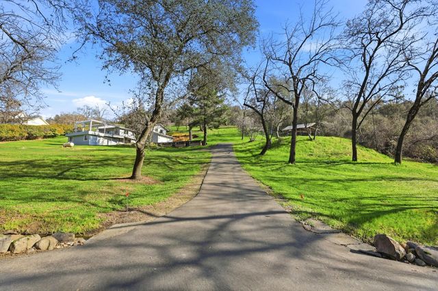 9961 Quail Hill Dr, Newcastle, CA 95658