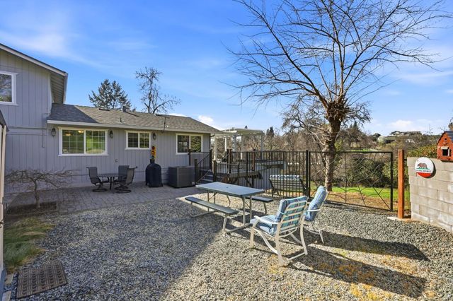 9961 Quail Hill Dr, Newcastle, CA 95658