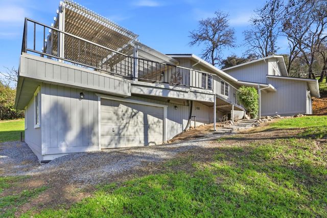 9961 Quail Hill Dr, Newcastle, CA 95658