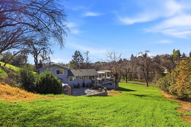 9961 Quail Hill Dr, Newcastle, CA 95658