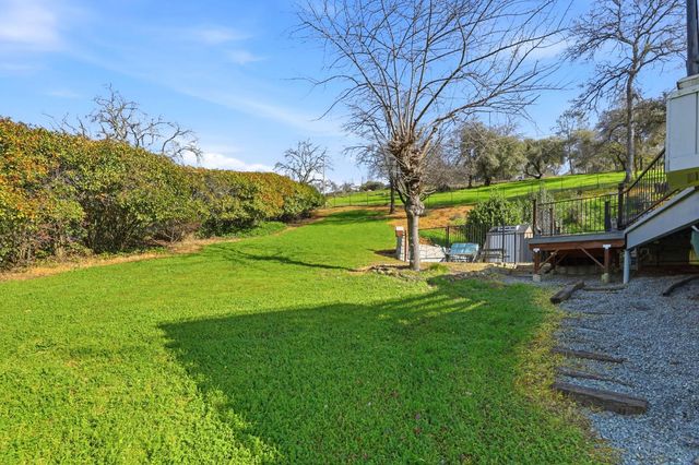 9961 Quail Hill Dr, Newcastle, CA 95658