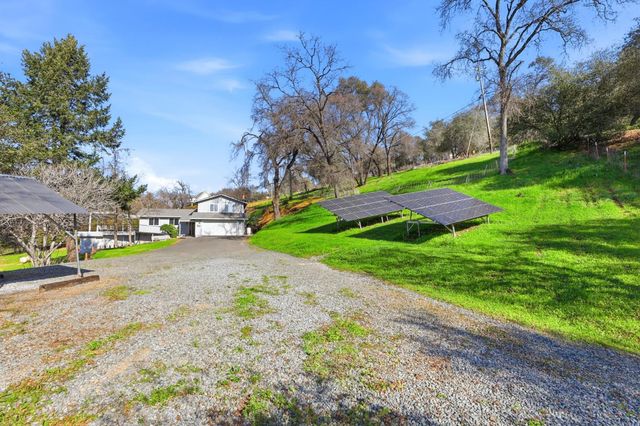 9961 Quail Hill Dr, Newcastle, CA 95658