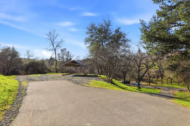 9961 Quail Hill Dr, Newcastle, CA 95658