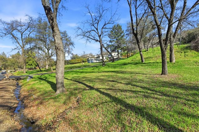 9961 Quail Hill Dr, Newcastle, CA 95658