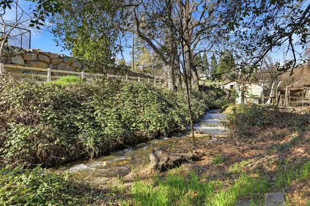 9961 Quail Hill Dr, Newcastle, CA 95658