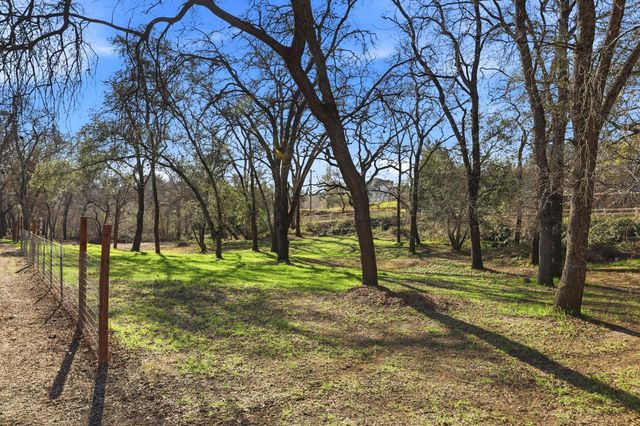 9961 Quail Hill Dr, Newcastle, CA 95658