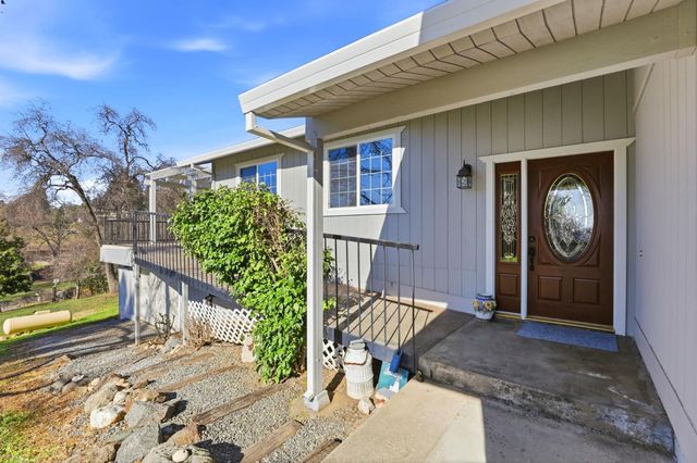 9961 Quail Hill Dr, Newcastle, CA 95658