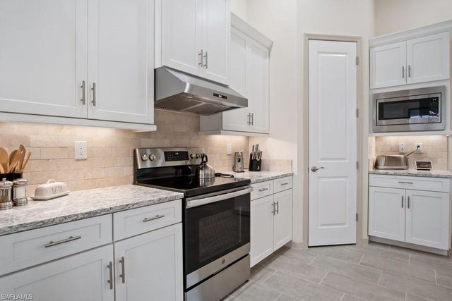 2825 49th TER, Cape Coral, FL 33914