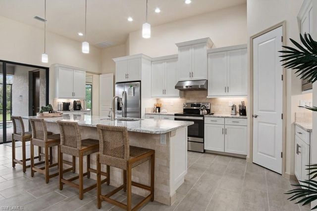 2825 49th TER, Cape Coral, FL 33914