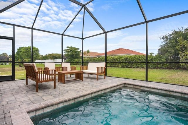2825 49th TER, Cape Coral, FL 33914