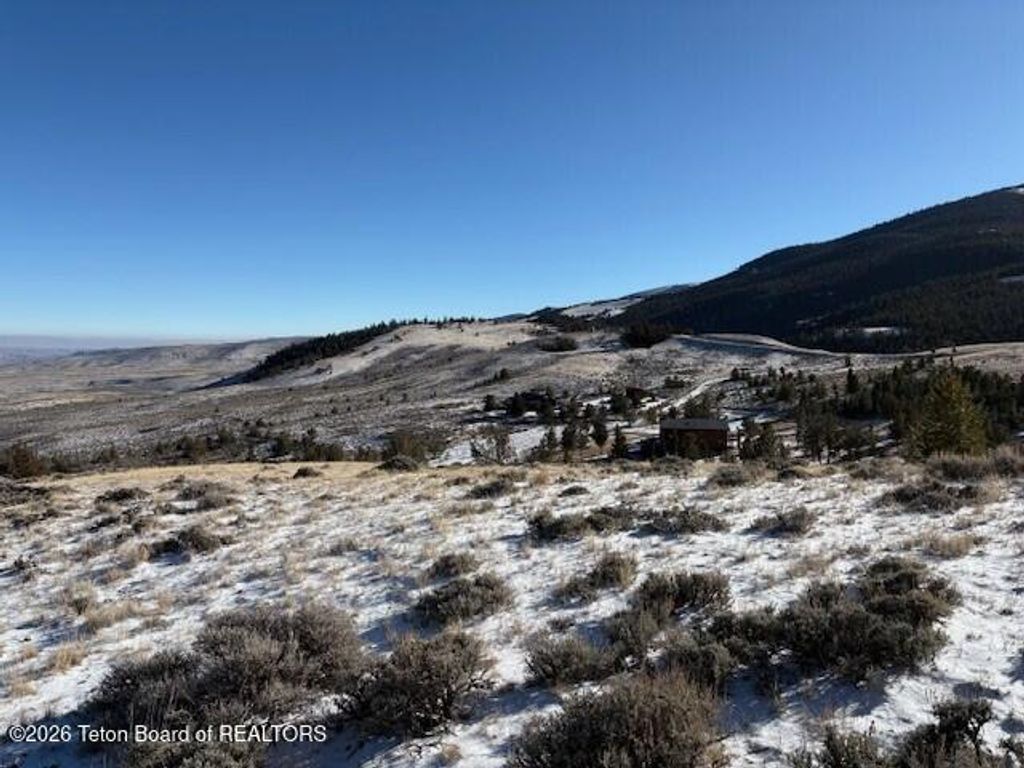 107 SODA SPRINGS Drive, Dubois, WY 82513 photo 5
