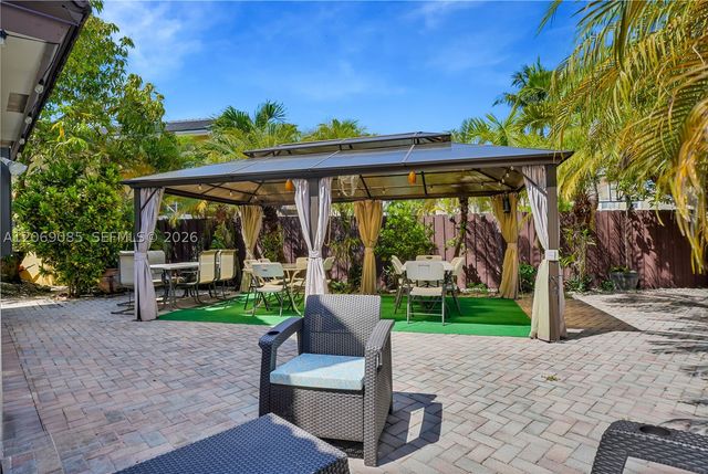 15905 SW 83rd Ter, Miami, FL 33193