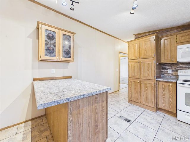 136 Shadow Rock Lake Road, Poplar Bluff, MO 63901