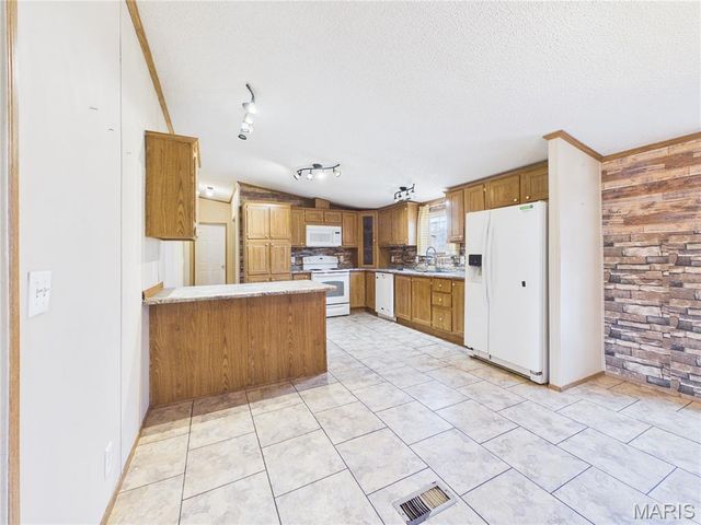 136 Shadow Rock Lake Road, Poplar Bluff, MO 63901