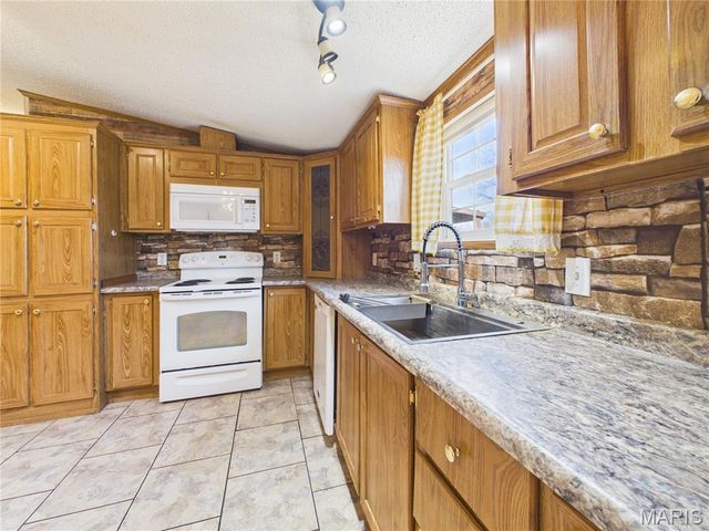 136 Shadow Rock Lake Road, Poplar Bluff, MO 63901