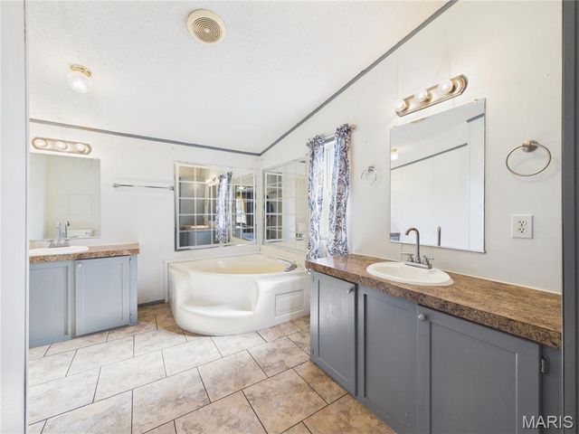 136 Shadow Rock Lake Road, Poplar Bluff, MO 63901