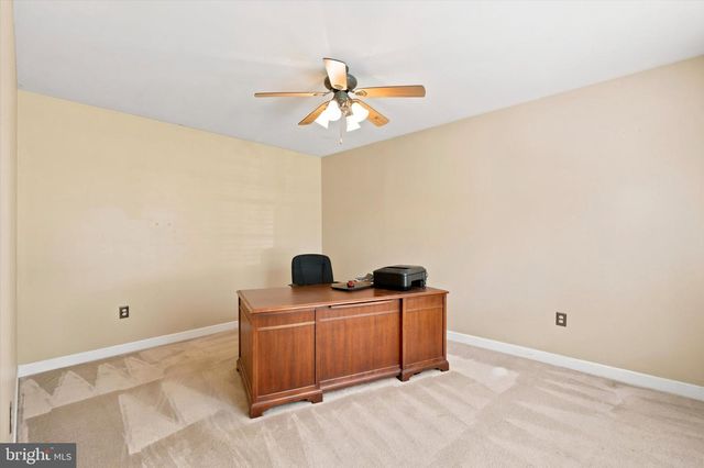 604 FARMINGDALE DR, Douglassville, PA 19518