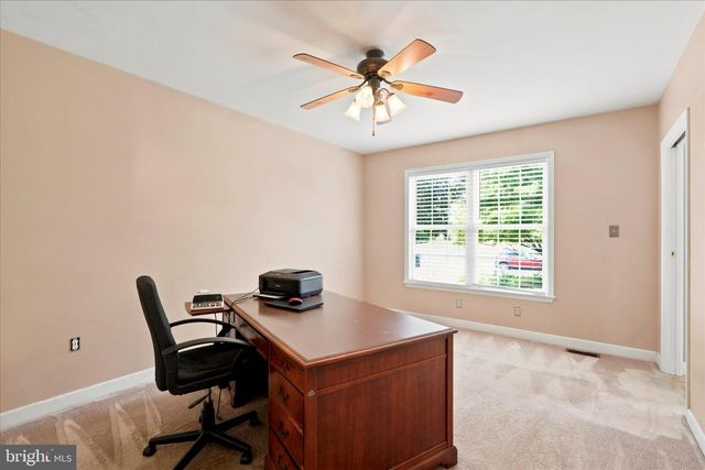 604 FARMINGDALE DR, Douglassville, PA 19518