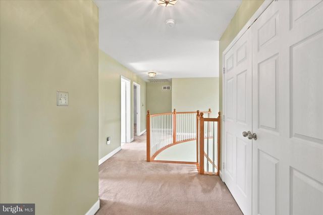 604 FARMINGDALE DR, Douglassville, PA 19518