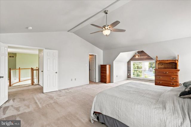 604 FARMINGDALE DR, Douglassville, PA 19518