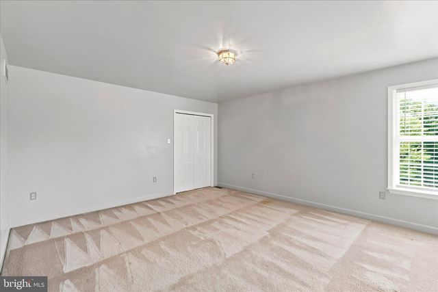 604 FARMINGDALE DR, Douglassville, PA 19518
