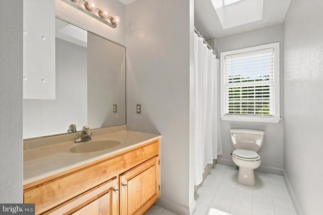 604 FARMINGDALE DR, Douglassville, PA 19518