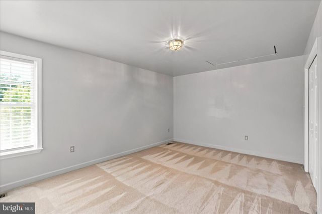604 FARMINGDALE DR, Douglassville, PA 19518